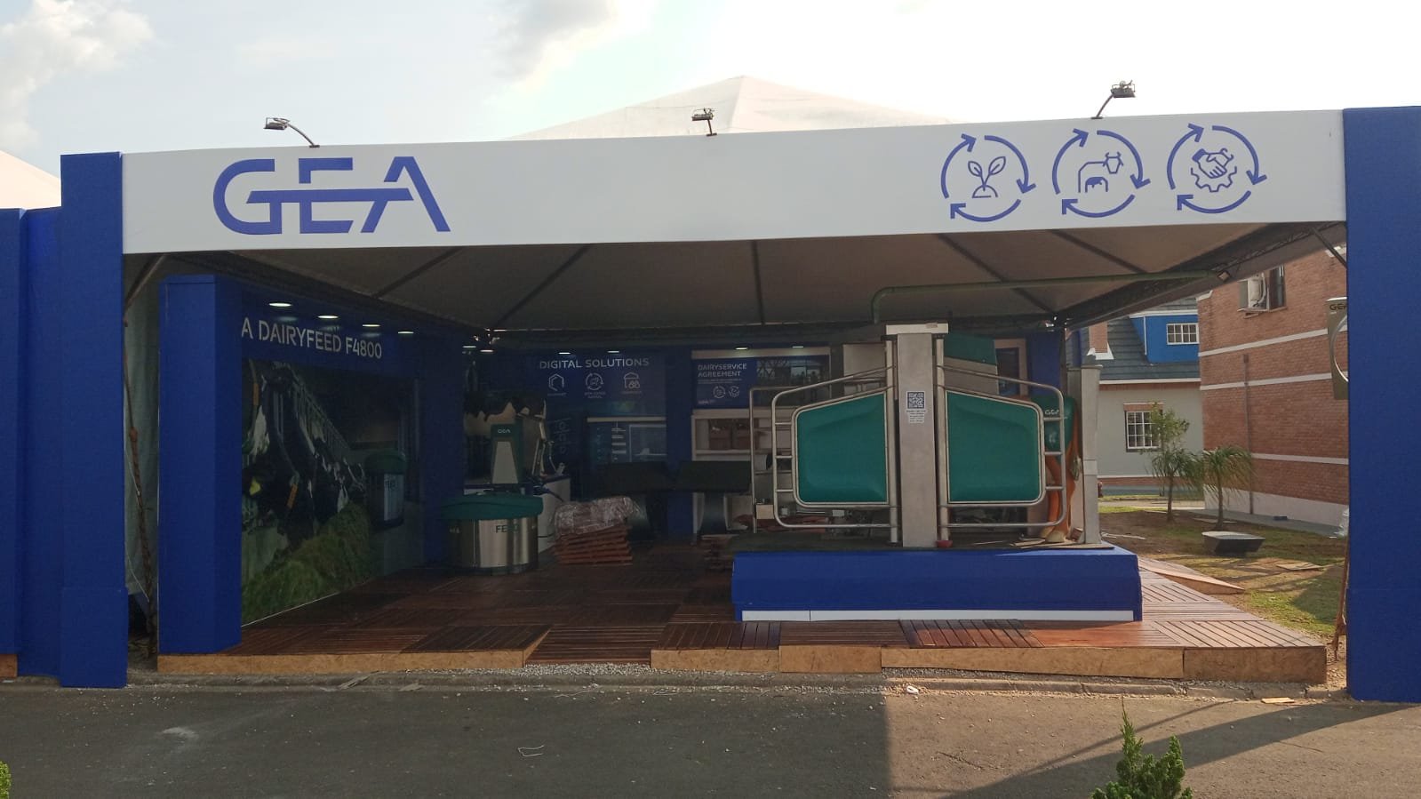 Fachada do estande da GEA montado pela JV Stands para tecnologia agropecuária
